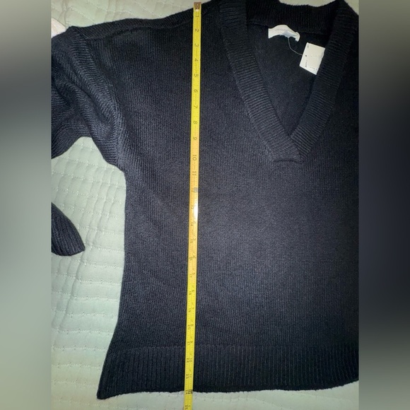 Treasure & Bond Oversize V-Neck Sweater. Size Small. NWT - Picture 6 of 11